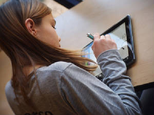studentwithipad2.jpg